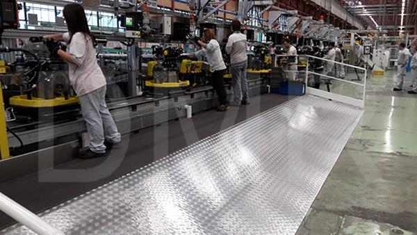 LAVORARE IN PIEDI CON I TAPPETI ANTIFATICA ERGONOMICI DMR 